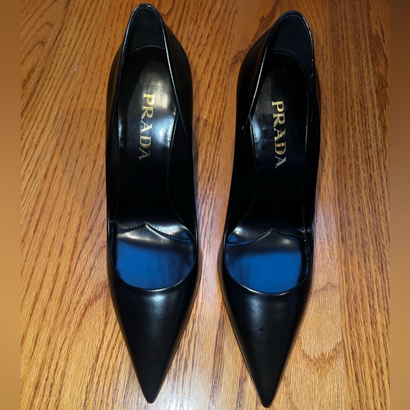 Prada Leather Pointy-Toe Pump in Black - Picture 5 of 10